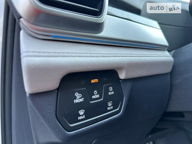 Белый Фольксваген ID.6 Crozz, объемом двигателя 0 л и пробегом 41 тыс. км за 34000 $, фото 29 на Automoto.ua