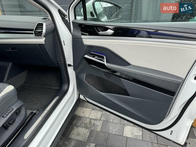 Белый Фольксваген ID.6 Crozz, объемом двигателя 0 л и пробегом 33 тыс. км за 30000 $, фото 9 на Automoto.ua