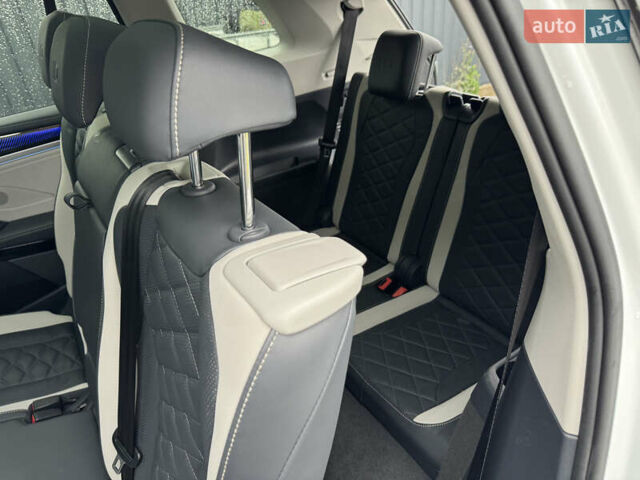 Белый Фольксваген ID.6 Crozz, объемом двигателя 0 л и пробегом 33 тыс. км за 30000 $, фото 12 на Automoto.ua