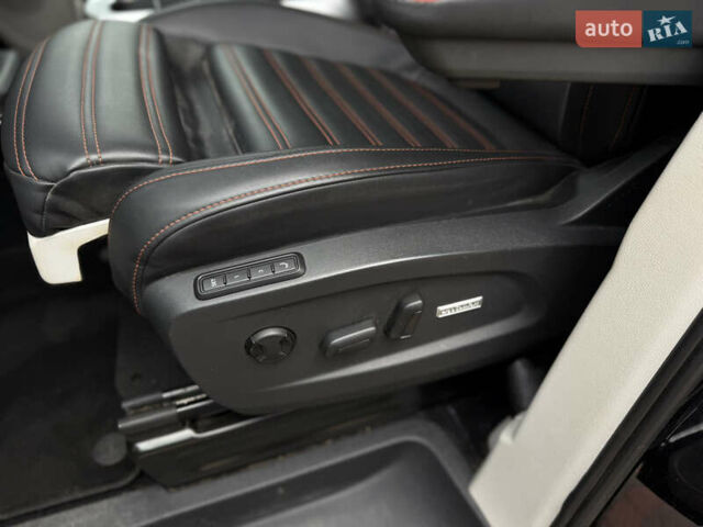 Чорний Фольксваген I.D. Buzz, об'ємом двигуна 0 л та пробігом 55 тис. км за 25400 $, фото 37 на Automoto.ua