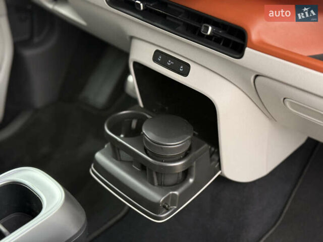 Чорний Фольксваген I.D. Buzz, об'ємом двигуна 0 л та пробігом 55 тис. км за 25400 $, фото 45 на Automoto.ua