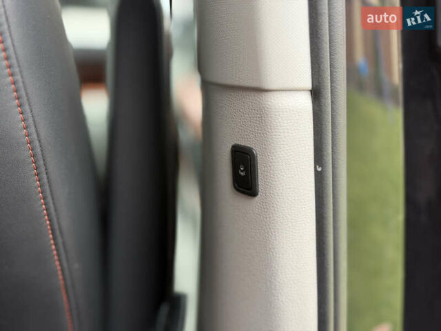 Чорний Фольксваген I.D. Buzz, об'ємом двигуна 0 л та пробігом 55 тис. км за 25400 $, фото 74 на Automoto.ua