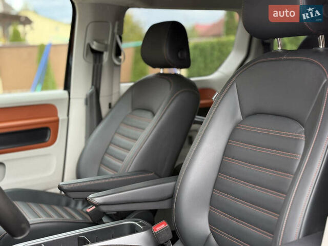 Чорний Фольксваген I.D. Buzz, об'ємом двигуна 0 л та пробігом 55 тис. км за 25400 $, фото 38 на Automoto.ua