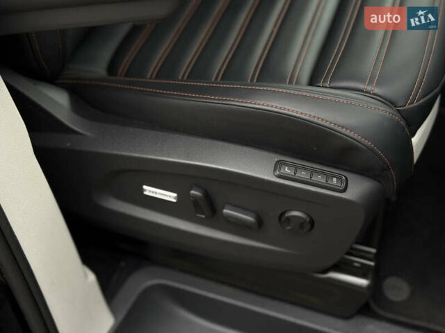 Чорний Фольксваген I.D. Buzz, об'ємом двигуна 0 л та пробігом 55 тис. км за 25400 $, фото 43 на Automoto.ua