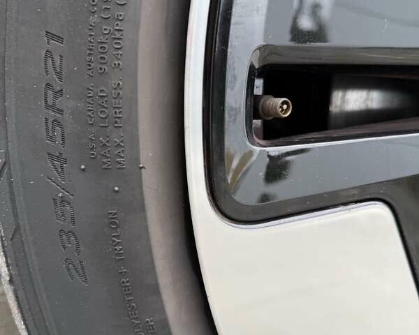 Желтый Фольксваген I.D. Buzz, объемом двигателя 0 л и пробегом 25 тыс. км за 45900 $, фото 8 на Automoto.ua