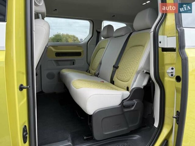 Желтый Фольксваген I.D. Buzz, объемом двигателя 0 л и пробегом 25 тыс. км за 45900 $, фото 18 на Automoto.ua