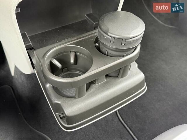 Желтый Фольксваген I.D. Buzz, объемом двигателя 0 л и пробегом 25 тыс. км за 45900 $, фото 42 на Automoto.ua