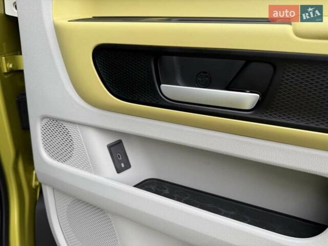 Желтый Фольксваген I.D. Buzz, объемом двигателя 0 л и пробегом 25 тыс. км за 45900 $, фото 48 на Automoto.ua