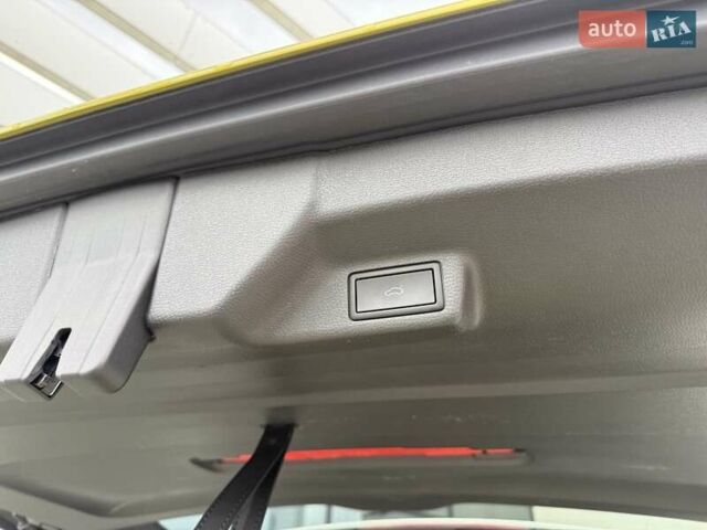 Желтый Фольксваген I.D. Buzz, объемом двигателя 0 л и пробегом 25 тыс. км за 45900 $, фото 28 на Automoto.ua