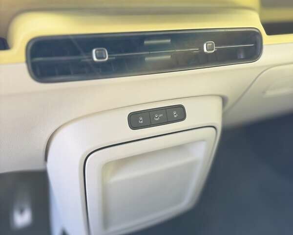 Желтый Фольксваген I.D. Buzz, объемом двигателя 0 л и пробегом 8 тыс. км за 44999 $, фото 40 на Automoto.ua