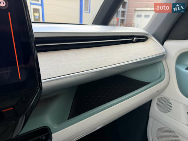 Зелений Фольксваген I.D. Buzz, об'ємом двигуна 0 л та пробігом 4 тис. км за 48000 $, фото 19 на Automoto.ua