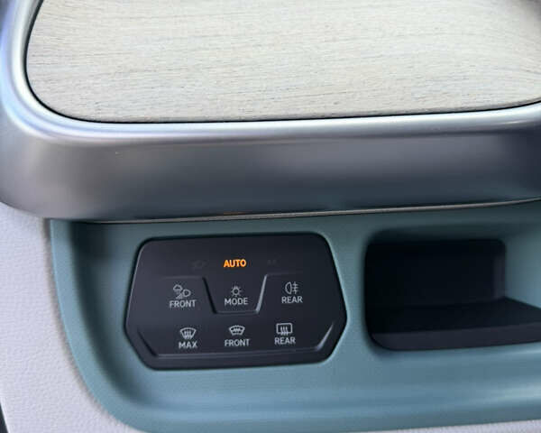 Зелений Фольксваген I.D. Buzz, об'ємом двигуна 0 л та пробігом 4 тис. км за 50000 $, фото 10 на Automoto.ua