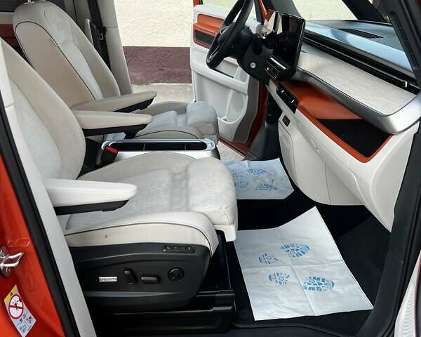 Помаранчевий Фольксваген I.D. Buzz, об'ємом двигуна 0 л та пробігом 18 тис. км за 39900 $, фото 23 на Automoto.ua