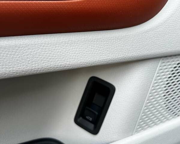 Помаранчевий Фольксваген I.D. Buzz, об'ємом двигуна 0 л та пробігом 18 тис. км за 39900 $, фото 10 на Automoto.ua