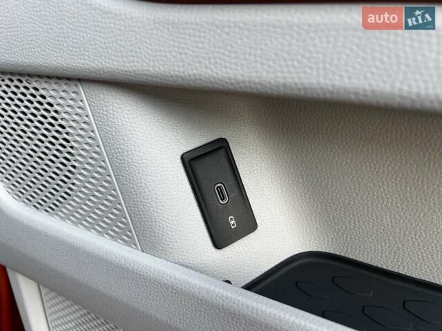 Помаранчевий Фольксваген I.D. Buzz, об'ємом двигуна 0 л та пробігом 18 тис. км за 39900 $, фото 22 на Automoto.ua