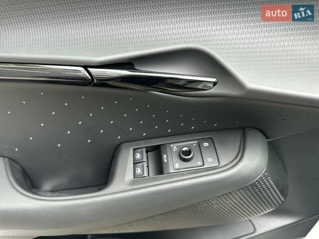 Белый Фольксваген ID. Unyx, объемом двигателя 0 л и пробегом 1 тыс. км за 28700 $, фото 15 на Automoto.ua