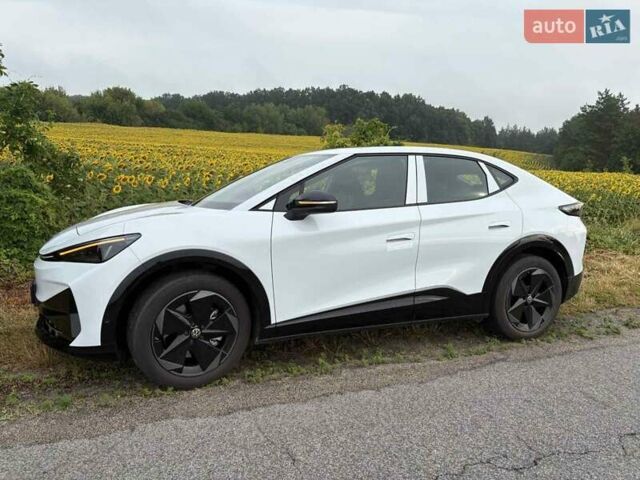 Белый Фольксваген ID. Unyx, объемом двигателя 0 л и пробегом 1 тыс. км за 29500 $, фото 1 на Automoto.ua