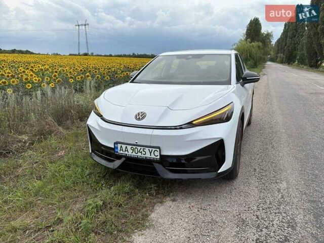 Белый Фольксваген ID. Unyx, объемом двигателя 0 л и пробегом 1 тыс. км за 29500 $, фото 2 на Automoto.ua