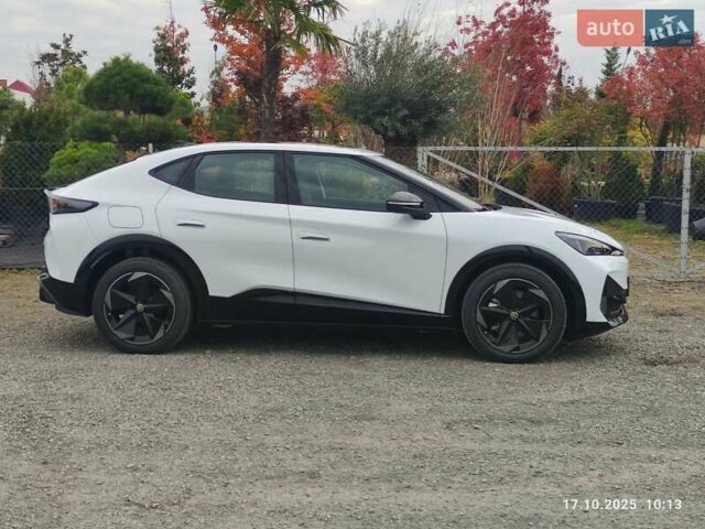 Белый Фольксваген ID. Unyx, объемом двигателя 0 л и пробегом 2 тыс. км за 29300 $, фото 3 на Automoto.ua