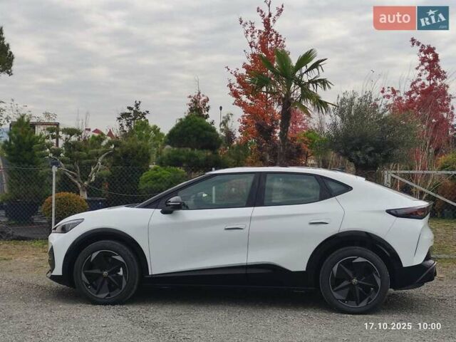 Белый Фольксваген ID. Unyx, объемом двигателя 0 л и пробегом 2 тыс. км за 29300 $, фото 7 на Automoto.ua