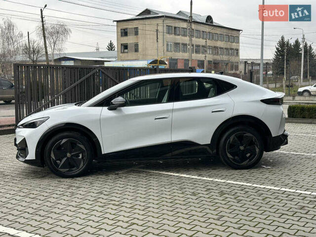 Белый Фольксваген ID. Unyx, объемом двигателя 0 л и пробегом 1 тыс. км за 28700 $, фото 3 на Automoto.ua