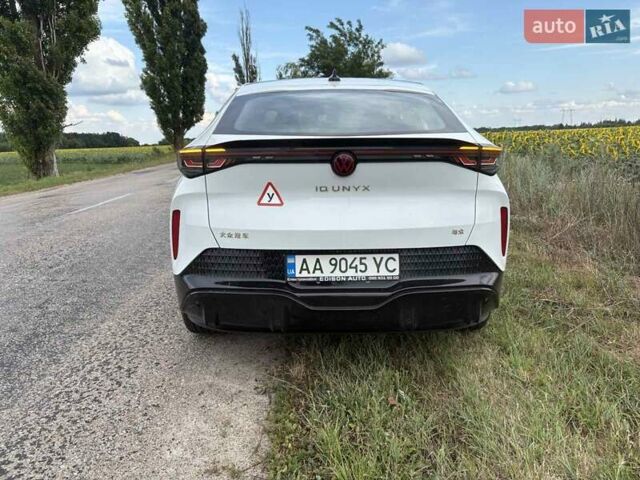 Белый Фольксваген ID. Unyx, объемом двигателя 0 л и пробегом 1 тыс. км за 29500 $, фото 4 на Automoto.ua