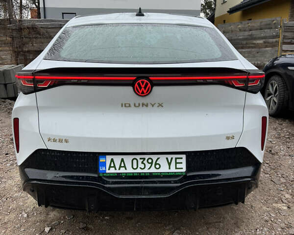 Білий Фольксваген ID. Unyx, об'ємом двигуна 0 л та пробігом 1 тис. км за 27500 $, фото 2 на Automoto.ua