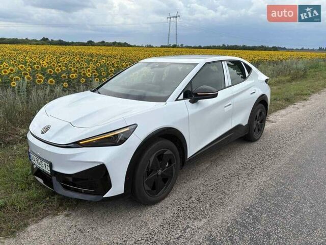 Белый Фольксваген ID. Unyx, объемом двигателя 0 л и пробегом 1 тыс. км за 29500 $, фото 3 на Automoto.ua
