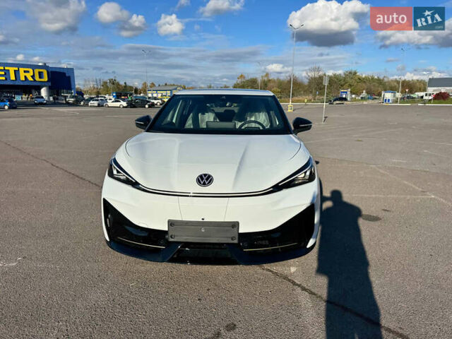 Белый Фольксваген ID. Unyx, объемом двигателя 0 л и пробегом 1 тыс. км за 28999 $, фото 1 на Automoto.ua