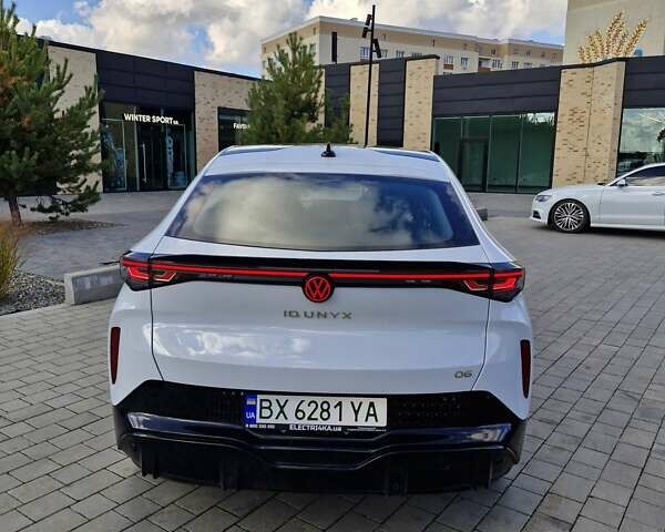 Білий Фольксваген ID. Unyx, об'ємом двигуна 0 л та пробігом 3 тис. км за 29000 $, фото 4 на Automoto.ua