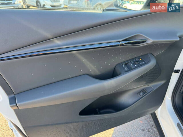 Белый Фольксваген ID. Unyx, объемом двигателя 0 л и пробегом 1 тыс. км за 28999 $, фото 15 на Automoto.ua