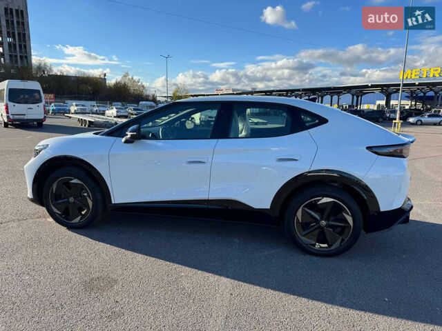 Белый Фольксваген ID. Unyx, объемом двигателя 0 л и пробегом 1 тыс. км за 28999 $, фото 7 на Automoto.ua