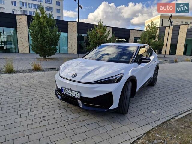 Білий Фольксваген ID. Unyx, об'ємом двигуна 0 л та пробігом 3 тис. км за 29000 $, фото 3 на Automoto.ua