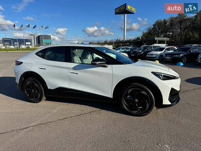 Белый Фольксваген ID. Unyx, объемом двигателя 0 л и пробегом 1 тыс. км за 28999 $, фото 9 на Automoto.ua