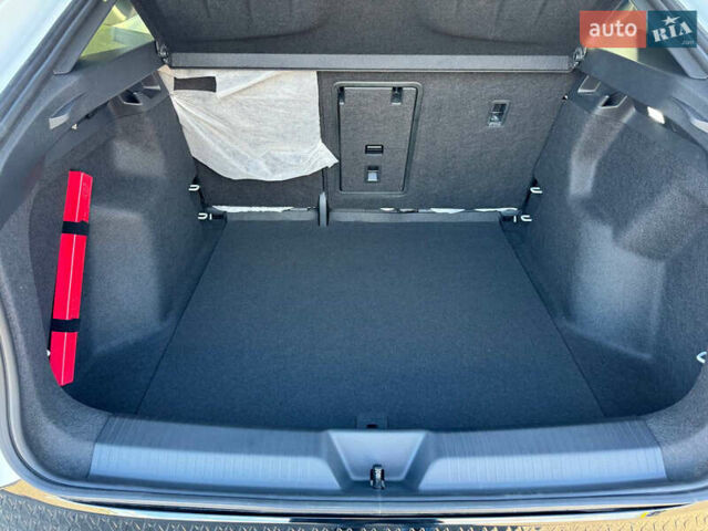 Белый Фольксваген ID. Unyx, объемом двигателя 0 л и пробегом 1 тыс. км за 28999 $, фото 5 на Automoto.ua