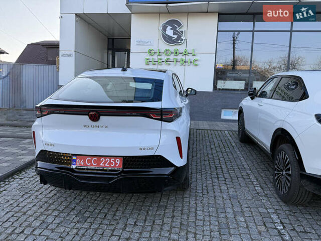 Белый Фольксваген ID. Unyx, объемом двигателя 0 л и пробегом 1 тыс. км за 30000 $, фото 3 на Automoto.ua