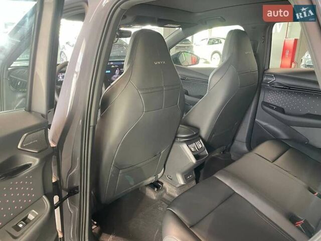 Сірий Фольксваген ID. Unyx, об'ємом двигуна 0 л та пробігом 1 тис. км за 34500 $, фото 25 на Automoto.ua