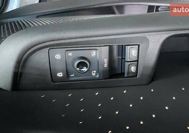 Серый Фольксваген ID. Unyx, объемом двигателя 0 л и пробегом 7 тыс. км за 27250 $, фото 19 на Automoto.ua