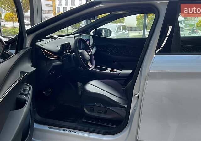 Серый Фольксваген ID. Unyx, объемом двигателя 0 л и пробегом 7 тыс. км за 27250 $, фото 8 на Automoto.ua