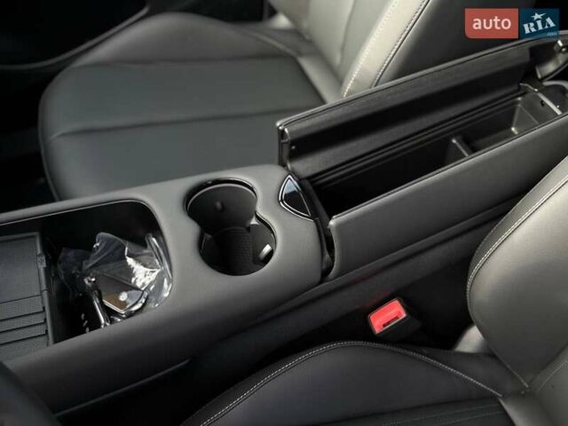 Сірий Фольксваген ID. Unyx, об'ємом двигуна 0 л та пробігом 1 тис. км за 28900 $, фото 28 на Automoto.ua