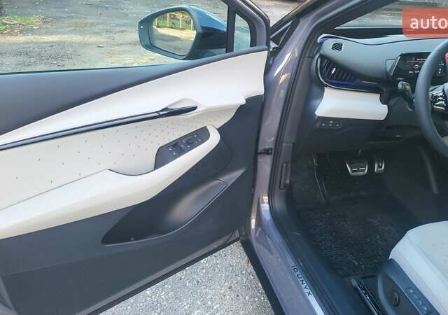 Серый Фольксваген ID. Unyx, объемом двигателя 0 л и пробегом 500 тыс. км за 32900 $, фото 1 на Automoto.ua