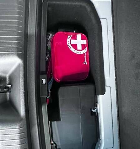 Серый Фольксваген ID. Unyx, объемом двигателя 0 л и пробегом 7 тыс. км за 27250 $, фото 16 на Automoto.ua