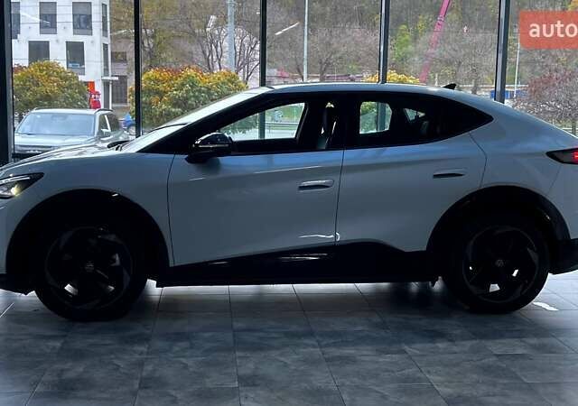Серый Фольксваген ID. Unyx, объемом двигателя 0 л и пробегом 7 тыс. км за 27250 $, фото 1 на Automoto.ua