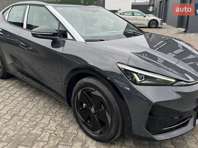 Серый Фольксваген ID. Unyx, объемом двигателя 0 л и пробегом 1 тыс. км за 29900 $, фото 2 на Automoto.ua