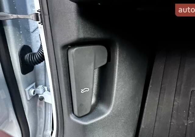 Серый Фольксваген ID. Unyx, объемом двигателя 0 л и пробегом 7 тыс. км за 27250 $, фото 26 на Automoto.ua