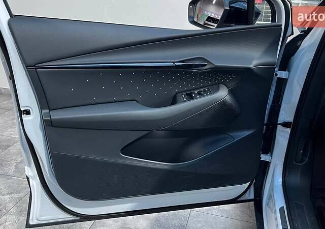 Серый Фольксваген ID. Unyx, объемом двигателя 0 л и пробегом 7 тыс. км за 27250 $, фото 9 на Automoto.ua