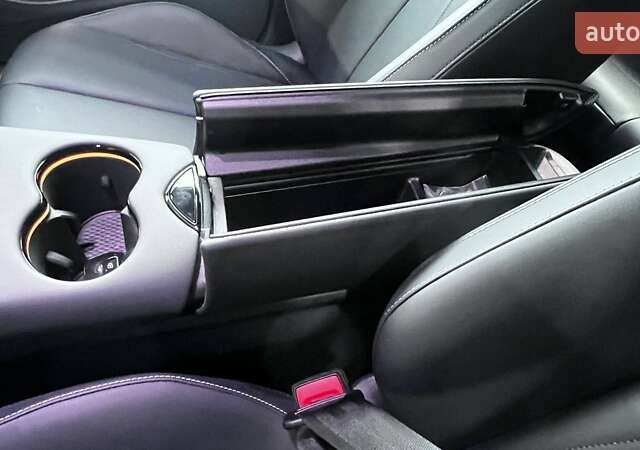 Серый Фольксваген ID. Unyx, объемом двигателя 0 л и пробегом 7 тыс. км за 27250 $, фото 27 на Automoto.ua