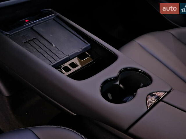 Серый Фольксваген ID. Unyx, объемом двигателя 0 л и пробегом 1 тыс. км за 31900 $, фото 24 на Automoto.ua