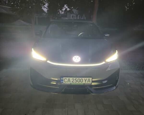 Сірий Фольксваген ID. Unyx, об'ємом двигуна 0 л та пробігом 4 тис. км за 28500 $, фото 4 на Automoto.ua