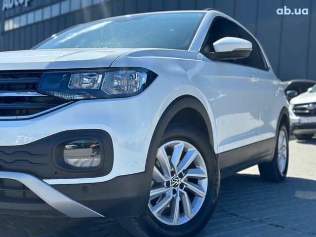 Белый Фольксваген T-Cross, объемом двигателя 1 л и пробегом 30 тыс. км за 22890 $, фото 2 на Automoto.ua